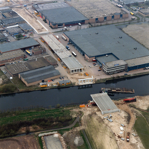 847268 Luchtfoto van de aanleg van de Drie Sluizenbrug over de Eem in de S04 (Radiumweg, de secundaire weg provinciale ...